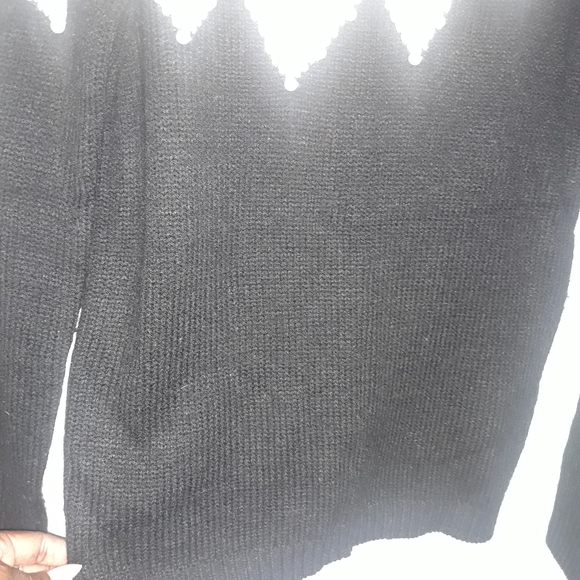 Black and Cream Sweater embellished with pearls - Picture 3 of 6